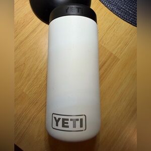 Yeti White 12 oz Slim Colster Can Cooler